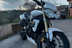 Triumph Street Triple 2011 con 19000