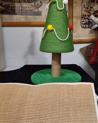 Tiragraffi Albero di natale per gatti, mai usato