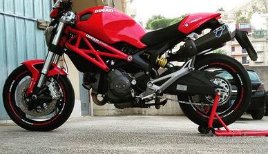 Ducati Monster 696