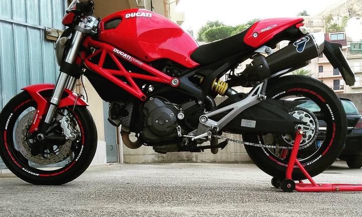 Ducati Monster 696