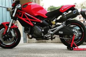 Ducati Monster 696