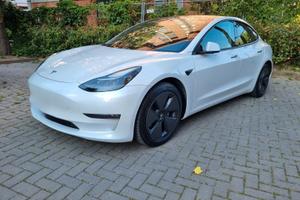 Tesla  Model 3 Long Range  dual motor