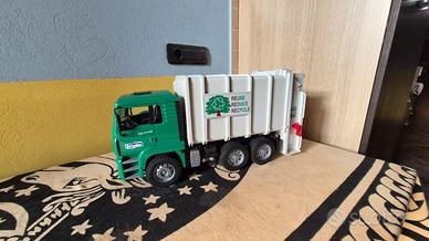 Camio della spazzatura