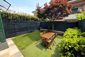 Bilocale con giardino, grande taverna, box e posto
