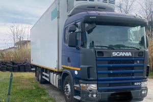 Camion frigorifero scania 3 assi