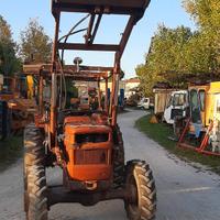 Trattore agricolo FIAT 480 DT