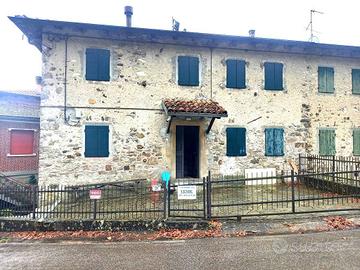 Casa indipendente di 90 m² con più di 5 locali a P