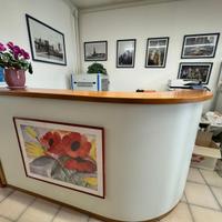 Bancone ufficio ad angolo  con scrivania