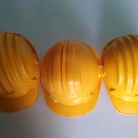 3 elmetti da cantiere