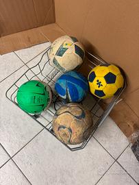4 palloni da calcio in cuoio piu 1 in plastica
