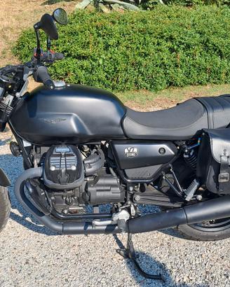 Moto Guzzi V7 Stone 850 – 2023 – 4.500 km–perfetta