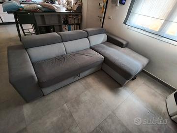 DIVANO CON PENISOLA CONTENITORE E LETTO ESTRAIBIL