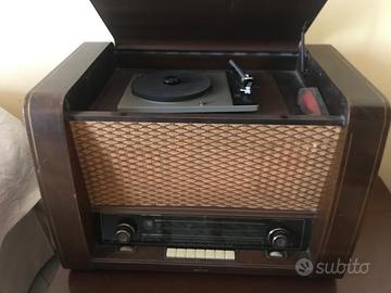 Antiquariato: 3 Sedie + 1 Radio Giradischi