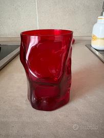 Bicchieri in vetro rossi