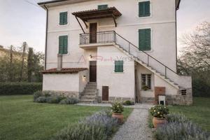 Villa di 396 m² con più di 5 locali e box auto dop