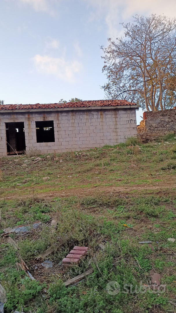 Casale con terreno - Vista 2