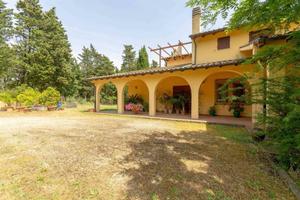 Casa indipendente di 600 m² con più di 5 locali e 