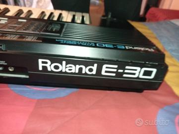 Roland E-30 Intelligent Sintesizer Arranger