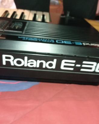 Roland E-30 Intelligent Sintesizer Arranger