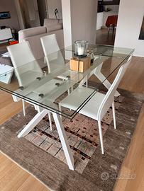 Tavolo in vetro allungabile