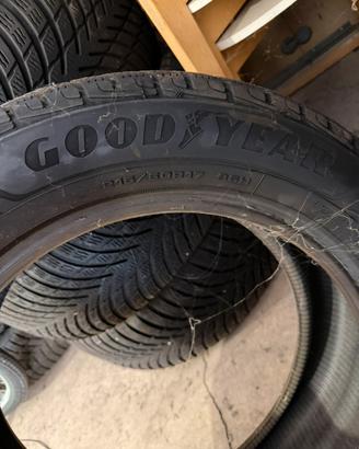 Gomme invernali 215/60 R17 96H