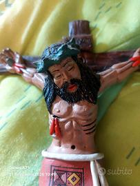 cricifisso artigianale in ceramica dipinnto a mano