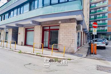 Locale commerciale in via Cardarelli