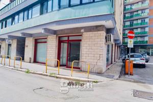 Locale commerciale in via Cardarelli