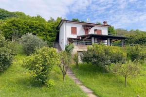CASA INDIPENDENTE A MONTESCANO