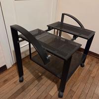 Carrello porta TV in metallo nero con ruote

