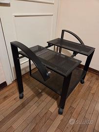 Carrello porta TV in metallo nero con ruote
