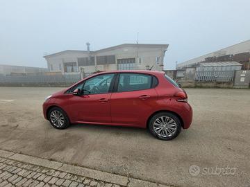 Peugeot 208 anno 2016 benzina