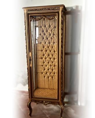 Vetrina stile barocco dorata con interno capitonné
