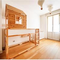 Letto a castello IKEA Hack con casetta in legno