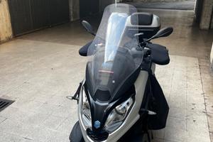 Piaggio MP3 300 HPE 2022 – 22.000 km