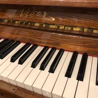 Pianoforte verticale Nieer usato.