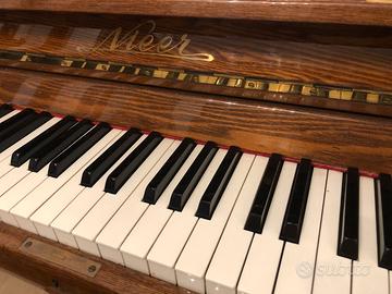 Pianoforte verticale Nieer usato.