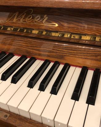 Pianoforte verticale Nieer usato.
