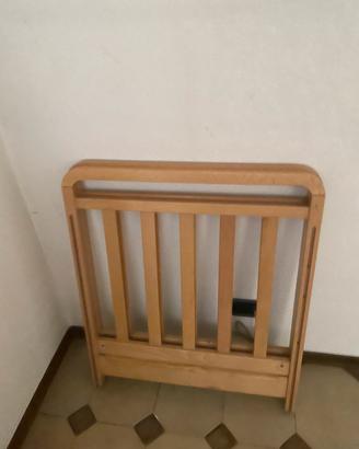 Lettino da bambino in legno