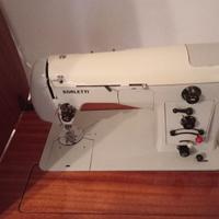 macchina da cucire vintage con mobile