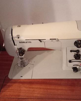 macchina da cucire vintage con mobile