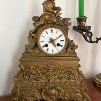 Orologio da tavolo in bronzo dorato del XIX secolo