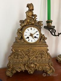 Orologio da tavolo in bronzo dorato del XIX secolo