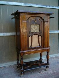 mobile di antica radio