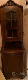 Mobile ad angolo in legno massello con vetrina