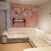 divanoletto angolare con penisola contenitore 