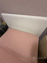 Letto singolo bianco con contenitore