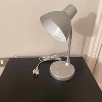 Lampada grigia Ikea da comodino