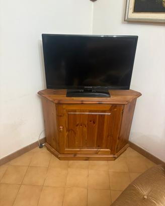 Tavolo con panca angolare,madia e mobile angolare