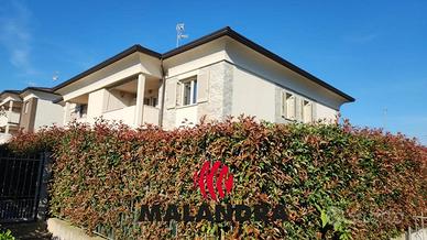 Attico / Mansarda di 125 m² con 3 locali e box aut
